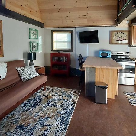 Rustic Hendersonville Farm Studio With Private Deck 外观 照片