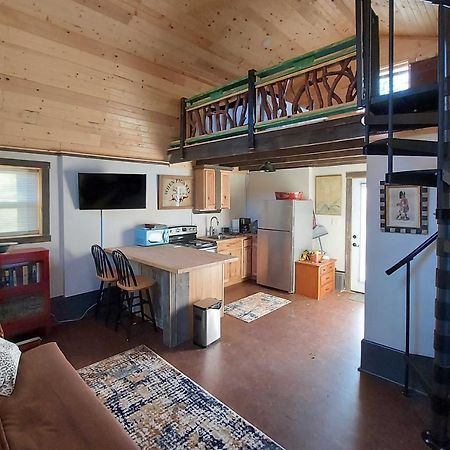 Rustic Hendersonville Farm Studio With Private Deck 外观 照片