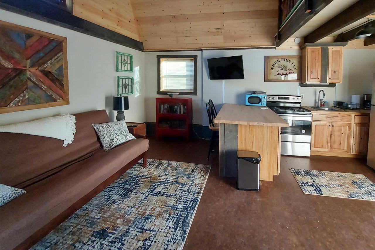 Rustic Hendersonville Farm Studio With Private Deck 外观 照片