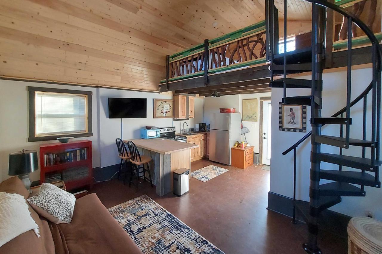 Rustic Hendersonville Farm Studio With Private Deck 外观 照片