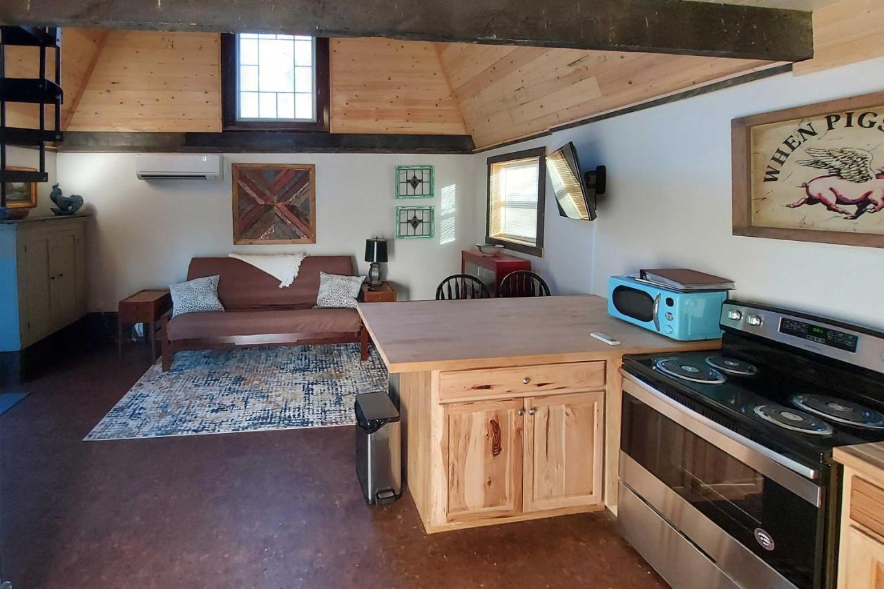 Rustic Hendersonville Farm Studio With Private Deck 外观 照片
