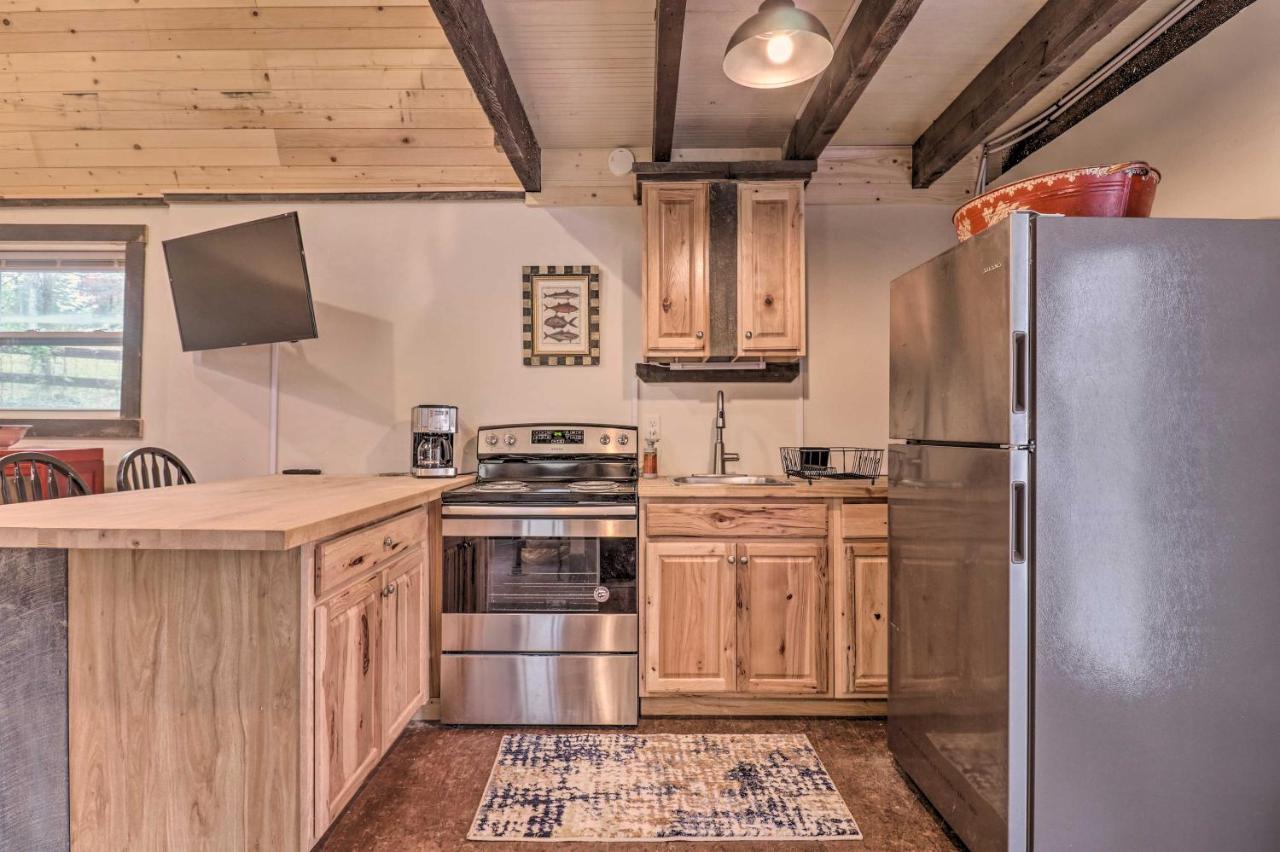 Rustic Hendersonville Farm Studio With Private Deck 外观 照片