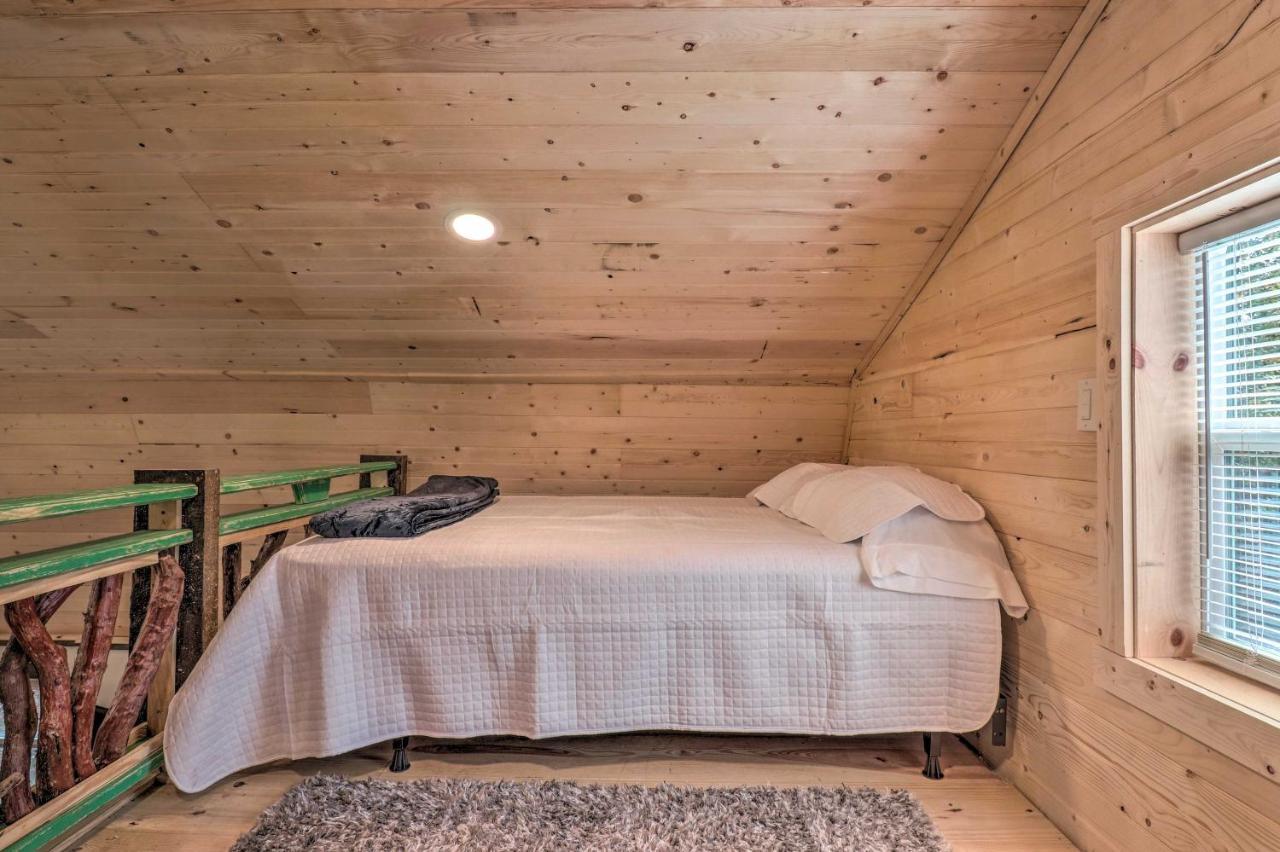 Rustic Hendersonville Farm Studio With Private Deck 外观 照片