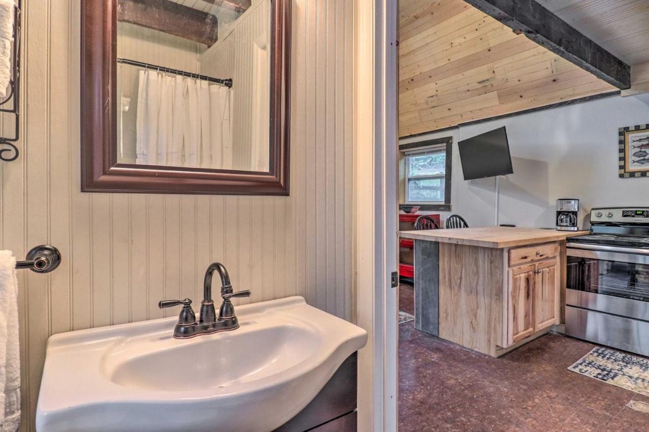 Rustic Hendersonville Farm Studio With Private Deck 外观 照片